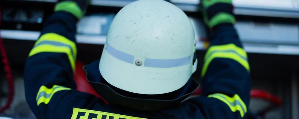 Gterzug in Offenburg in Flammen - Autos brennen aus