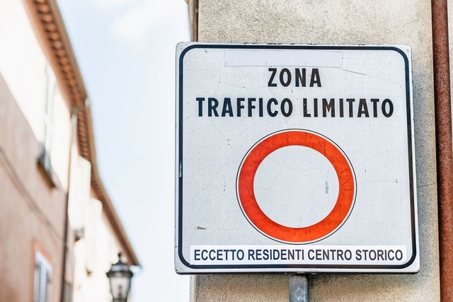 In einigen italienischen Städten gibt ... „zona traffico limitato“. | Foto: Andriy Blokhin (Stock.adobe) In einigen italienischen Städten gibt ... „zona traffico limitato“. | Foto: Andriy Blokhin (Stock.adobe)