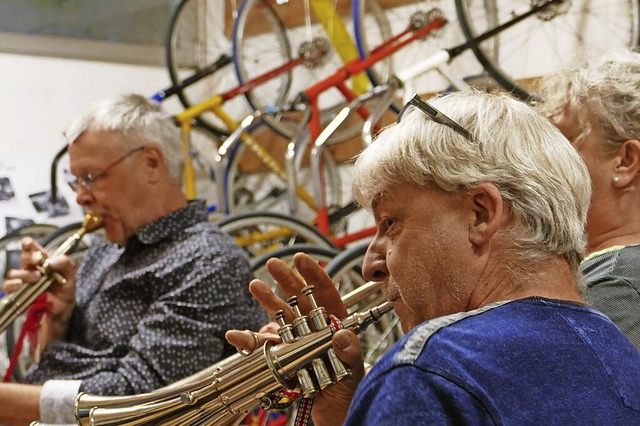Karl Thomann (rechts) war 30 Jahre lan...it dem Sport nichts zu tun gehabt hat.  | Foto: Lukas Mller