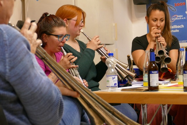 Daniela Seitz (von links) spielt 1. St... Anne Steinebrunner spielen 2. Stimme. | Foto: Lukas Müller Daniela Seitz (von links) spielt 1. St... Anne Steinebrunner spielen 2. Stimme. | Foto: Lukas Müller
