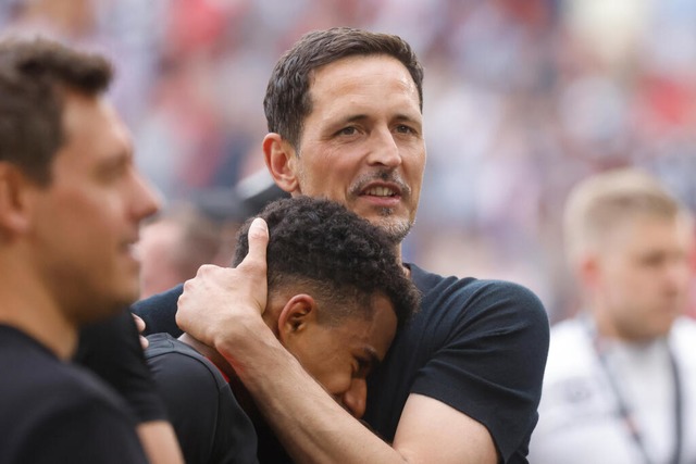 Dino Toppmöller, Trainer von Eintracht...die Champions League qualifiziert hat. | Foto: Philipp von Ditfurth (dpa) Dino Toppmöller, Trainer von Eintracht...die Champions League qualifiziert hat. | Foto: Philipp von Ditfurth (dpa)