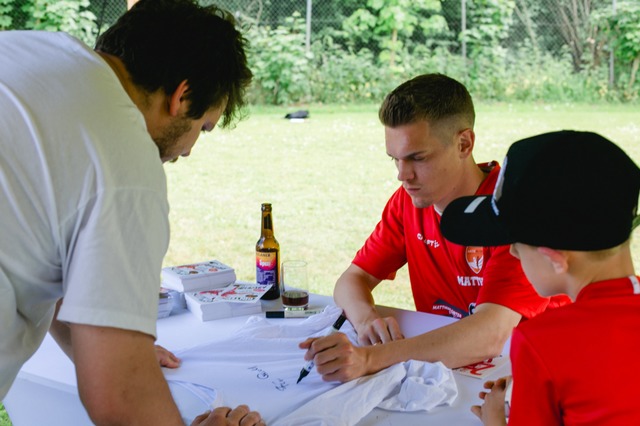 Autogrammstunde mit Matthias Ginter  | Foto: Matthias-Ginter-Stiftung