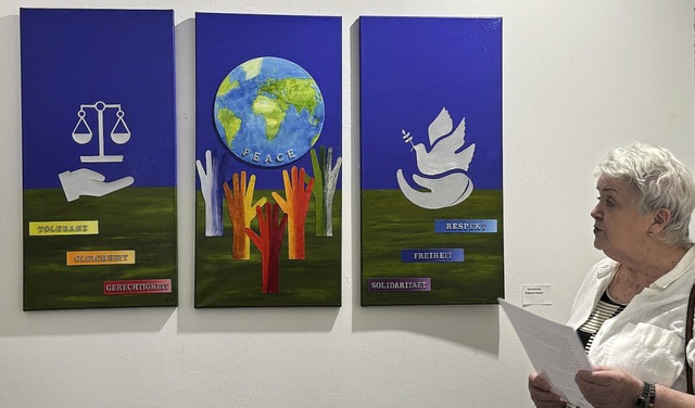 Dagmar Rasper erklrt ihr Kunstwerk.   | Foto: Regina Erb-Schalk