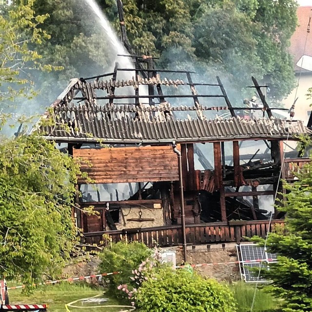 Der Freudighof ist komplett abgebrannt am Samstag.  | Foto: privat