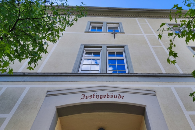 Geldwsche-Prozess in Waldshut-Tiengen stockt erneut - stammte das Geld aus Love-Scam-Betrug?