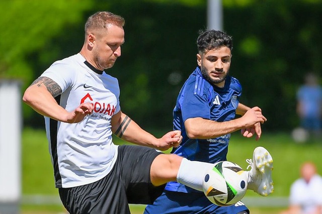 Doppelpack zur 4:0-Pausenführung: Joha...umgartner (SG, links) gegen Enes Özkan | Foto: Gerd Gründl Doppelpack zur 4:0-Pausenführung: Joha...umgartner (SG, links) gegen Enes Özkan | Foto: Gerd Gründl