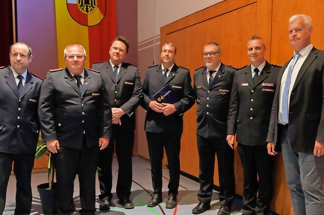 Ehrungen mit der Ehrennadel in Silber ... Gutmann und Brgermeister Oliver Rein  | Foto: Hubert Gemmert