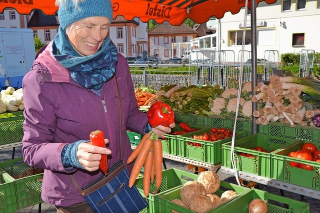 Über frisches Obst und Gemüse freuen s...e Kunden des St- Blasier Wochenmarkts. | Foto: Christiane Sahli Über frisches Obst und Gemüse freuen s...e Kunden des St- Blasier Wochenmarkts. | Foto: Christiane Sahli