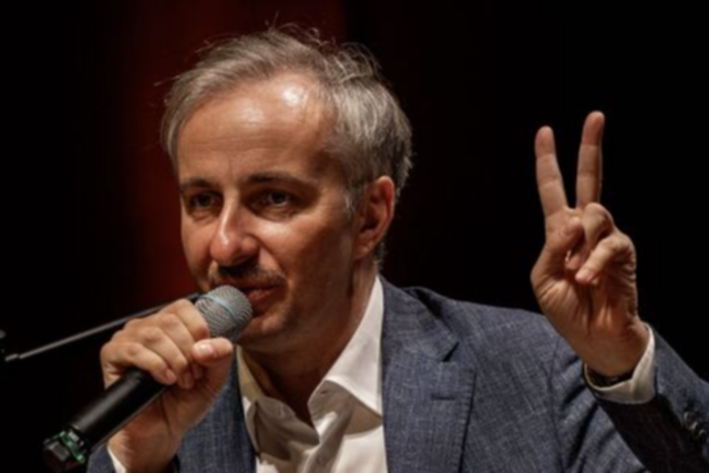 Bhmermann und Schulz blicken beim Live-Podcast in Freiburg verkatert auf den ESC zurck
