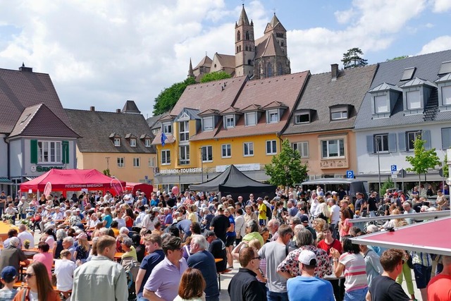 Von 13 bis 18 Uhr war der Marktplatz Gastromeile.  | Foto: Dirk Sattelberger