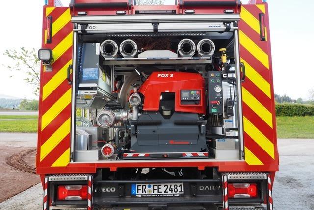 Fr die Feuerwehr Buchenbach gibt's eine tragbare Pumpe