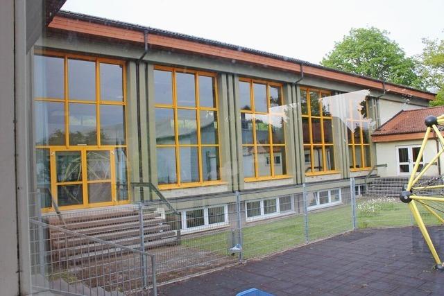 Neuer Schutzboden fr die Isteiner Halle kostet 12.000 Euro