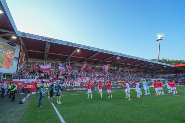 3:0-Auswrtssieg, starker Support aus ...r den SC ein Erfolg auf ganzer Linie.  | Foto: IMAGO/Arne Amberg