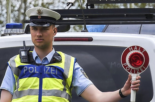 Ein Bundespolizist an der Grenze | Foto: Marcus Golejewski (dpa) Ein Bundespolizist an der Grenze | Foto: Marcus Golejewski (dpa)