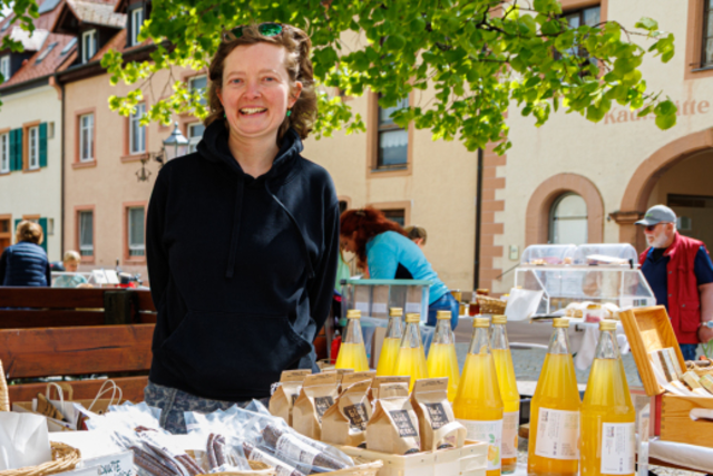 Was macht den Bauernmarkt unter der alten Linde in St. Peter so besonders?