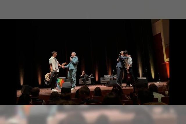 Wie zwei junge Freiburger Musiker von Schulz und Böhmermann auf die Konzerthausbühne katapultiert wurden