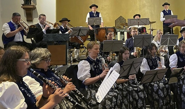 Der Musikverein Geschwend beim Kirchenkonzert. | Foto: Hartmut Schwäbl Der Musikverein Geschwend beim Kirchenkonzert. | Foto: Hartmut Schwäbl