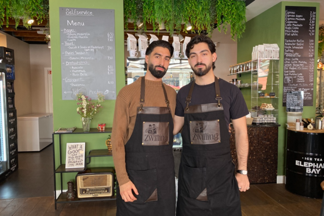 An der Grnwlderstrae hat das Caf Zwilling erffnet - eine Familie hinter der Caf-Theke