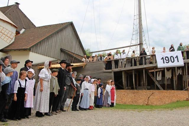 Theaterverein Zeitschleuse inszeniert in Riedern am Wald Kromers Lebensgeschichte