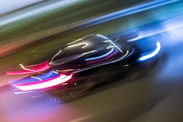 Raser kollidieren tief in der Nacht auf dem Parkdeck eines Freiburger Supermarkts mit den Einkaufswagen