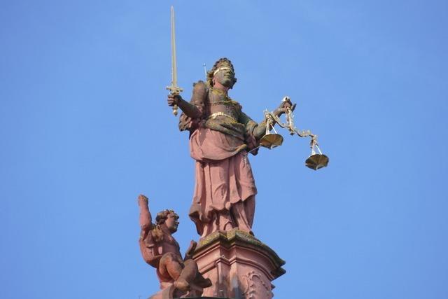 Zwei Mnner werden in Offenburg der Freiheitsberaubung und Vergewaltigung beschuldigt
