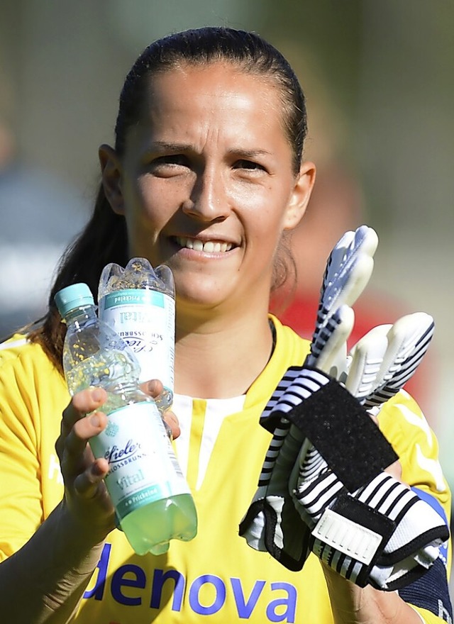 Laura Benkarth im Jahr 2018 im SC-Trik...r wechselte sie zum FC Bayern München. | Foto: Patrick Seeger (Archiv) Laura Benkarth im Jahr 2018 im SC-Trik...r wechselte sie zum FC Bayern München. | Foto: Patrick Seeger (Archiv)