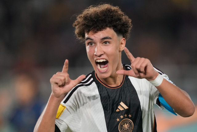 Newsblog: Wechselt Noah Darvich vom FC Barcelona zum VfB Stuttgart?