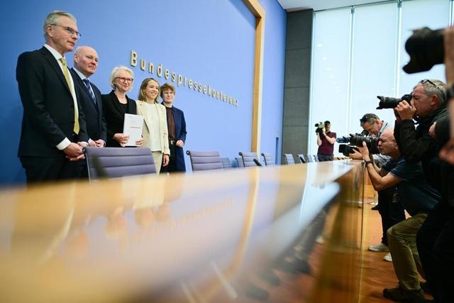 Die Wirtschaftsweisen senken ihre Konjunkturprognose