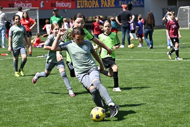 Tore, Teamgeiste und Teilhabe bei Nachwuchsturnieren im Dreisamstadion