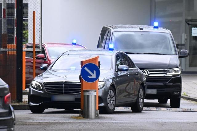 Mutmaßliche rechte Terrorzelle: Junge Männer festgenommen Mutmaßliche rechte Terrorzelle: Junge Männer festgenommen