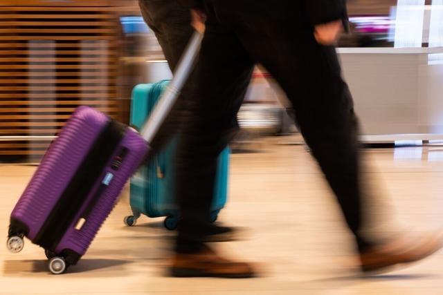 Verbraucherschtzer gehen gegen Handgepck-Gebhr vor