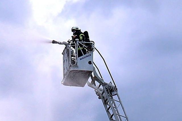 Grobung der Feuerwehr im Umspannwerk: Hochspannungsanlagen sind eine besondere Herausforderung
