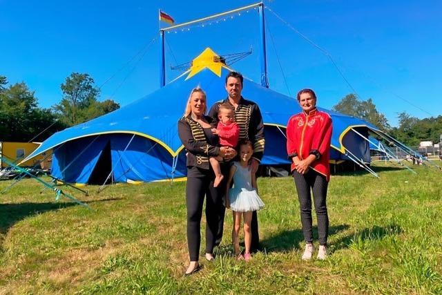 Die Familie Weisheit tourt mit Ponys, Kamelen, Lamas und mehr durch die Landkreise