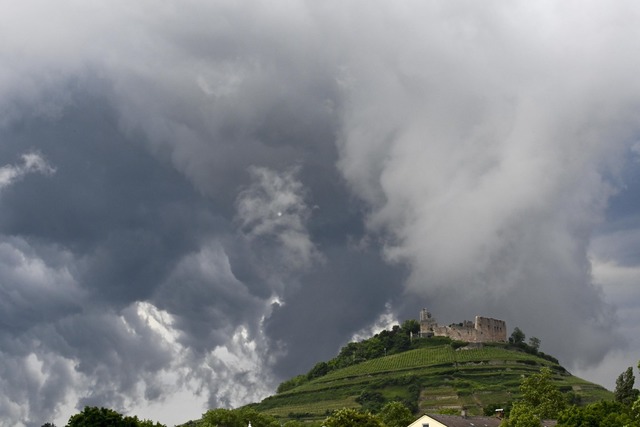 Auch über Staufen zog die Gewitterzelle und sorgte für eindrucksvolle Bilder. | Foto: Bernhard Seitz Auch über Staufen zog die Gewitterzelle und sorgte für eindrucksvolle Bilder. | Foto: Bernhard Seitz