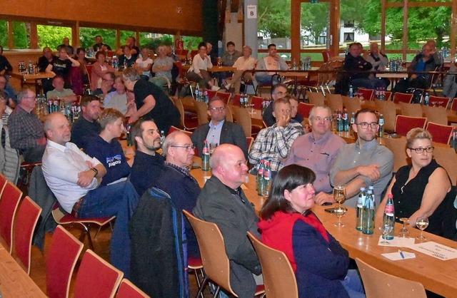 Unter den zahlreichen Besuchern der Bü...sammlung waren auch alle Gemeinderäte. | Foto: Stefan Pichler Unter den zahlreichen Besuchern der Bü...sammlung waren auch alle Gemeinderäte. | Foto: Stefan Pichler
