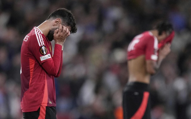 Enttäuscht: Spieler von Manchester United nach dem Finale | Foto: Bernat Armangue (dpa) Enttäuscht: Spieler von Manchester United nach dem Finale | Foto: Bernat Armangue (dpa)
