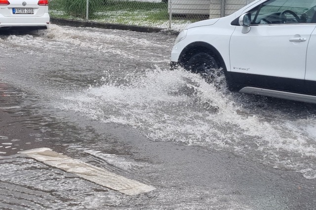 Am 21. Mai sorgte Starkregen in Südbad...kirch kam es zu einem schweren Unfall. | Foto: Feuerwehr Am 21. Mai sorgte Starkregen in Südbad...kirch kam es zu einem schweren Unfall. | Foto: Feuerwehr