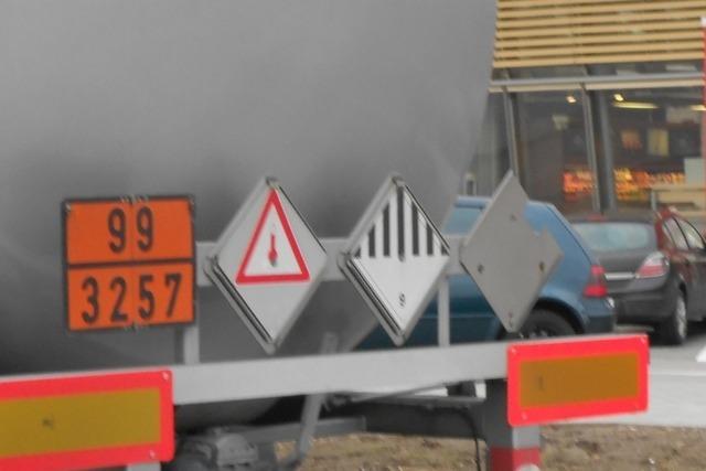 31 Lkw kontrolliert – 41 Verste festgestellt: Gefahrgutkontrolle auf der A5 bei Schallstadt