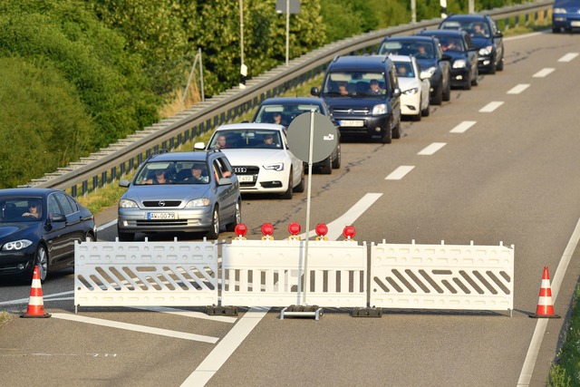 Wegen Arbeiten an einer Brücke wi...nd Bad Rappenau gesperrt. (Archivbild) | Foto: Uwe Anspach/dpa Wegen Arbeiten an einer Brücke wi...nd Bad Rappenau gesperrt. (Archivbild) | Foto: Uwe Anspach/dpa