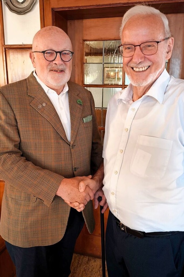 Ernst Schilling (rechts) gratuliert Wi...erne Landesehrennadel verliehen bekam. | Foto: Werner Schnabl Ernst Schilling (rechts) gratuliert Wi...erne Landesehrennadel verliehen bekam. | Foto: Werner Schnabl