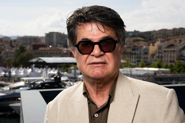 Jafar Panahi reiste nach langer Zeit wieder pers&ouml;nlich zu einem Festival.  | Foto: Scott A Garfitt/Invision/AP/dpa