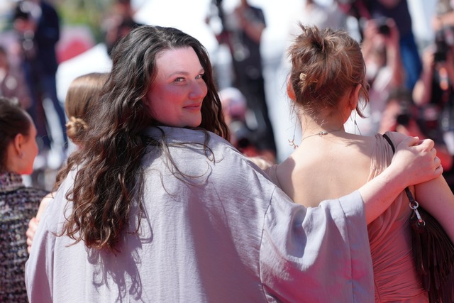 Mascha Schilinski bei der Premiere ihres Films in Cannes.  | Foto: Lewis Joly/Invision via AP/dpa