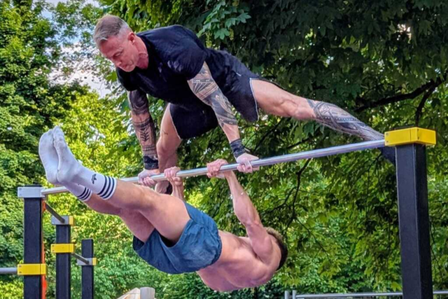 Im Freiburger Dietenbachpark gibt es nun eine Calisthenics-Anlage fr Fitness unter freiem Himmel