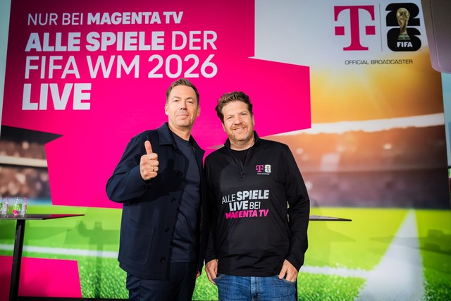 Die Telekom, hier Wolfgang Metze (Priv...ier Fu&szlig;ball-Weltmeisterschaften.  | Foto: Christoph Soeder/dpa