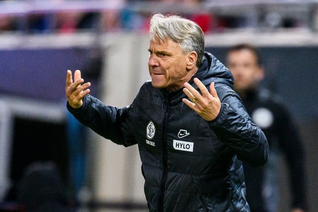 Sein Team verspielte eine 2:0-F&uuml;hrung: Elversbergs Coach Horst Steffen.  | Foto: Tom Weller/dpa