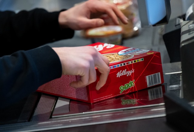 Eine Packung "Smacks" darf nicht fehle...t es manch Verbraucher in Deutschland. | Foto: Sven Hoppe/dpa Eine Packung "Smacks" darf nicht fehle...t es manch Verbraucher in Deutschland. | Foto: Sven Hoppe/dpa