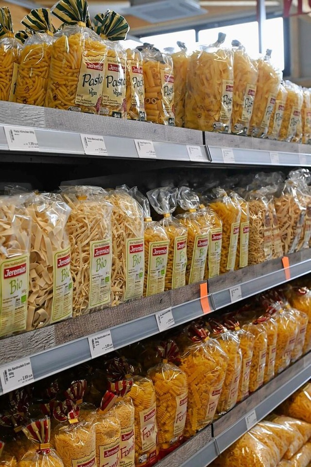 Regionale Teigwaren zhlen ebenfalls zum Sortiment.  | Foto: Volker Mnch