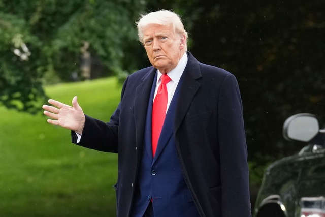 Trump will mehr Produktion in den USA.  | Foto: Jacquelyn Martin/AP/dpa