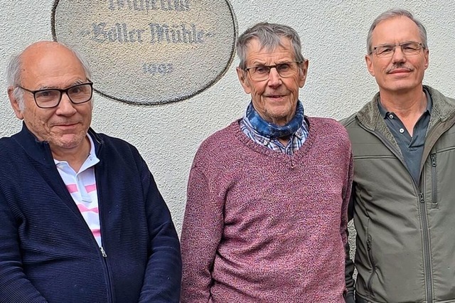 Mühlenführer Ernst Albert (Mitte), hie...Fritz Hugel von der Eigentümerfamilie. | Foto: Christa Maier Mühlenführer Ernst Albert (Mitte), hie...Fritz Hugel von der Eigentümerfamilie. | Foto: Christa Maier
