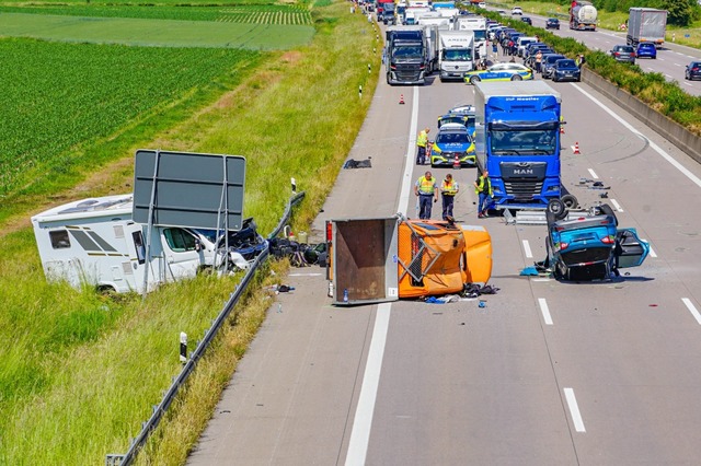 Die Unfallstelle auf der A5 | Foto: Einsatz-Report24 Die Unfallstelle auf der A5 | Foto: Einsatz-Report24